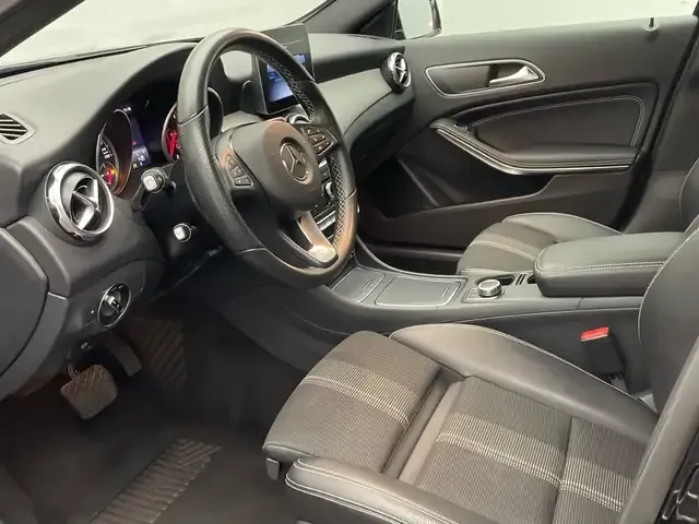 Mercedes-Benz GLA 220