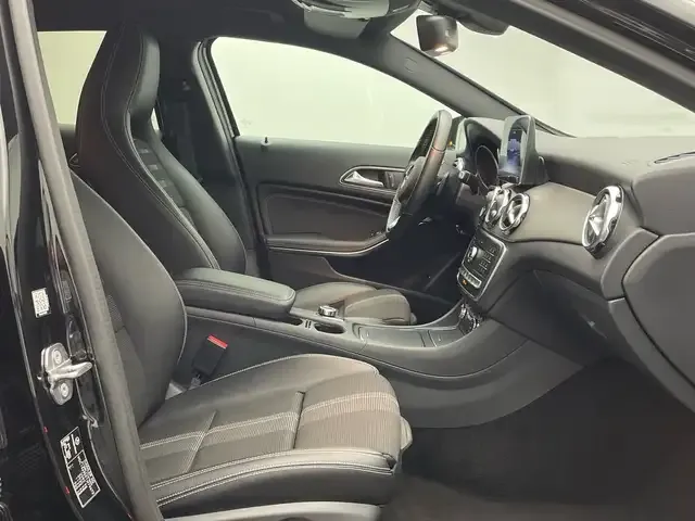 Mercedes-Benz GLA 220