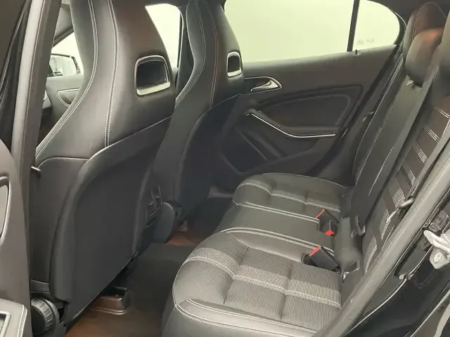 Mercedes-Benz GLA 220