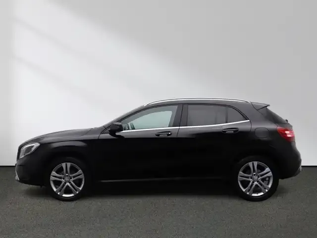 Mercedes-Benz GLA 220