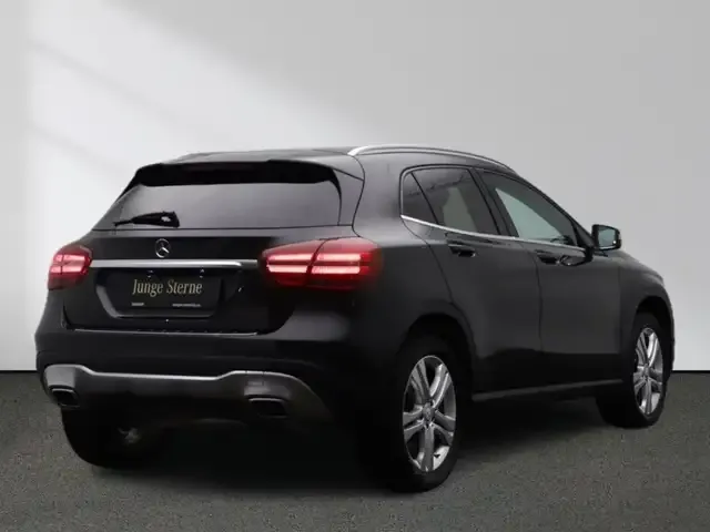 Mercedes-Benz GLA 220
