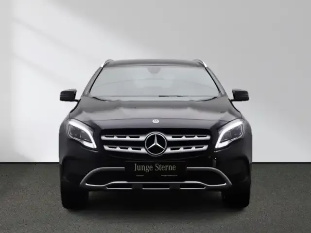 Mercedes-Benz GLA 220