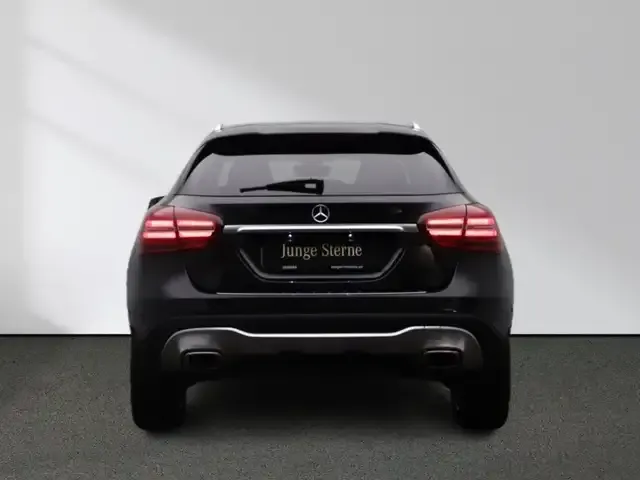 Mercedes-Benz GLA 220