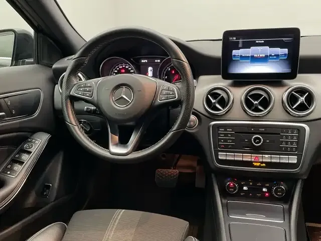 Mercedes-Benz GLA 220