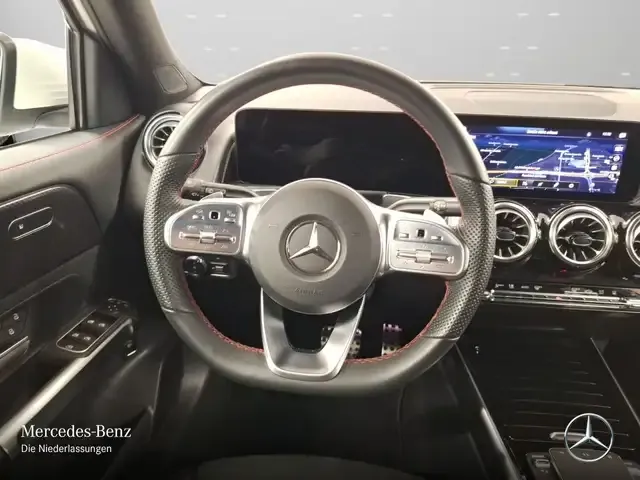 Mercedes-Benz GLB 220