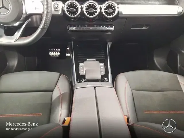 Mercedes-Benz GLB 220