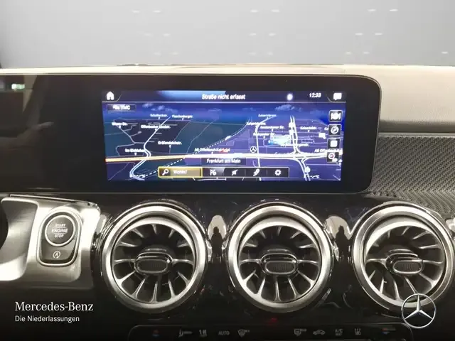 Mercedes-Benz GLB 220