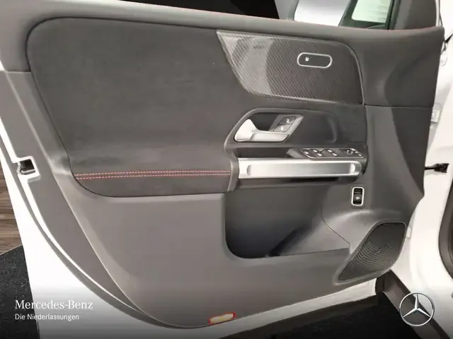 Mercedes-Benz GLB 220