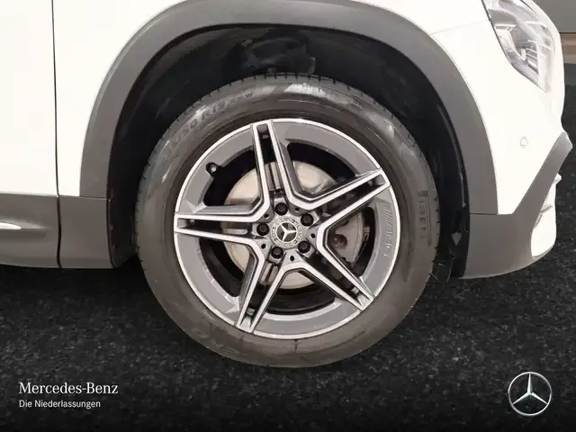Mercedes-Benz GLB 220