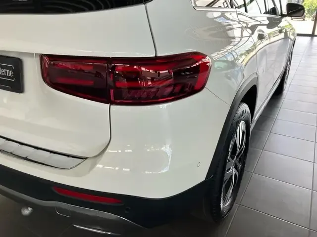 Mercedes-Benz GLB 180
