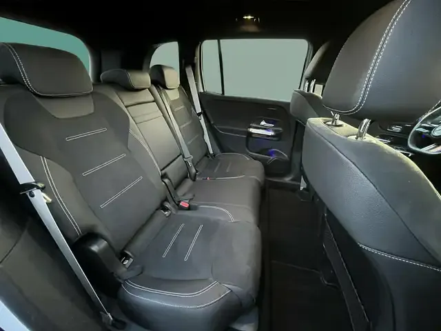 Mercedes-Benz GLB 220