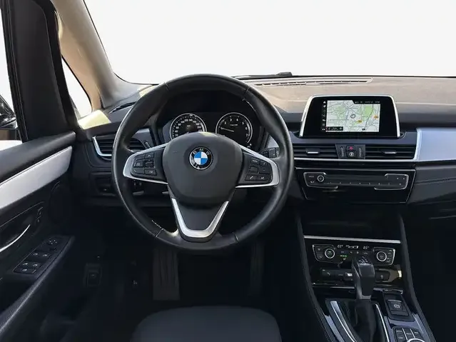 BMW 225