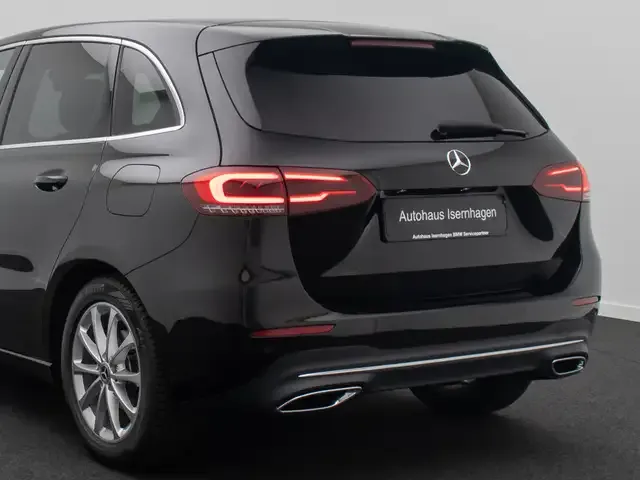 Mercedes-Benz B 180