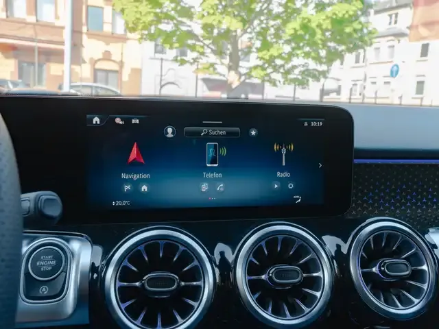 Mercedes-Benz GLB 220