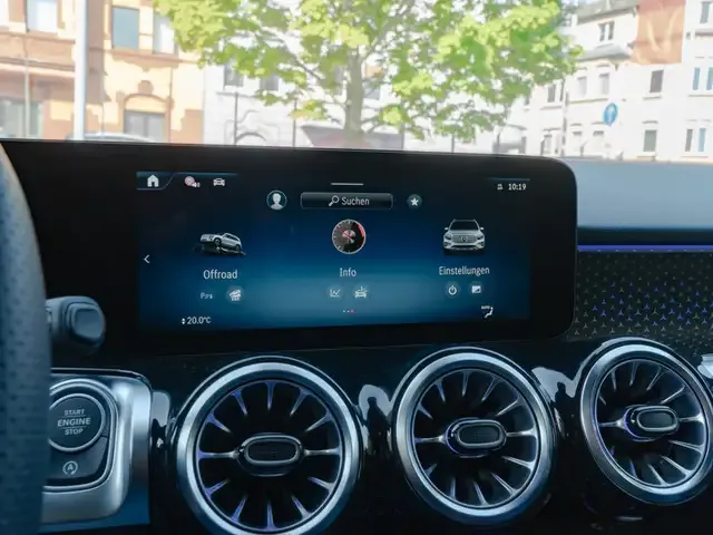 Mercedes-Benz GLB 220