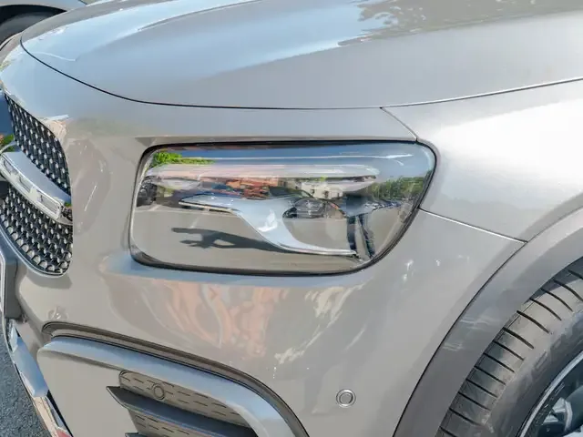 Mercedes-Benz GLB 220