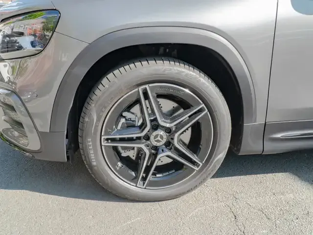 Mercedes-Benz GLB 220