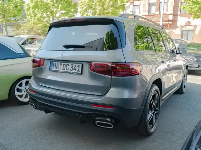 Mercedes-Benz GLB 220
