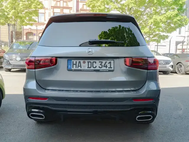 Mercedes-Benz GLB 220