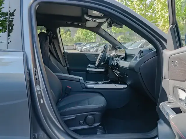 Mercedes-Benz GLB 220