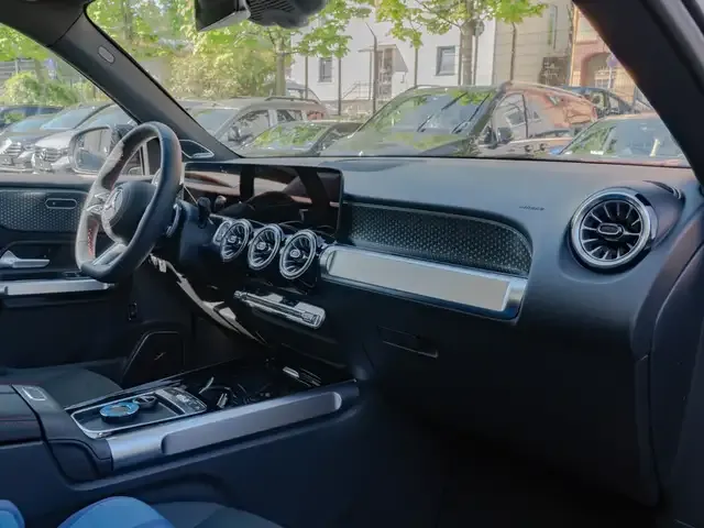Mercedes-Benz GLB 220
