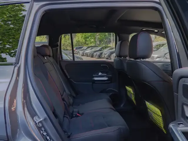 Mercedes-Benz GLB 220