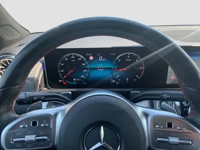 Mercedes-Benz GLB 220