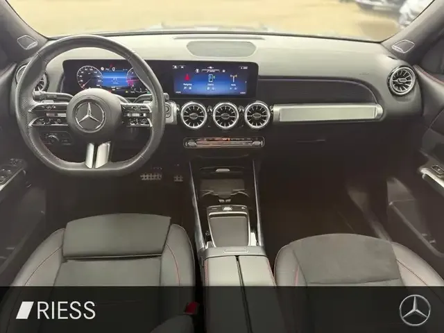 Mercedes-Benz GLB 220