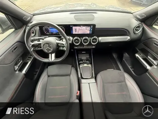 Mercedes-Benz GLB 220