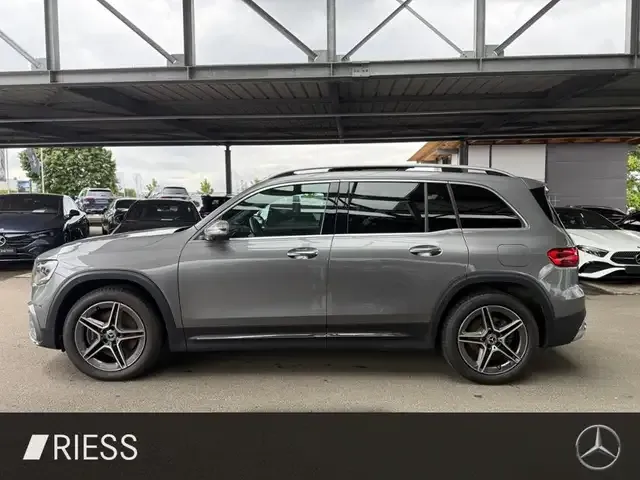 Mercedes-Benz GLB 220