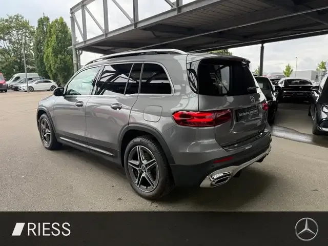 Mercedes-Benz GLB 220