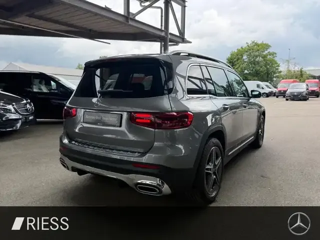 Mercedes-Benz GLB 220