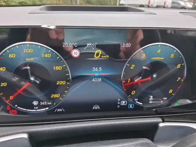 Mercedes-Benz GLB 200