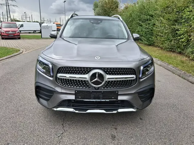 Mercedes-Benz GLB 200