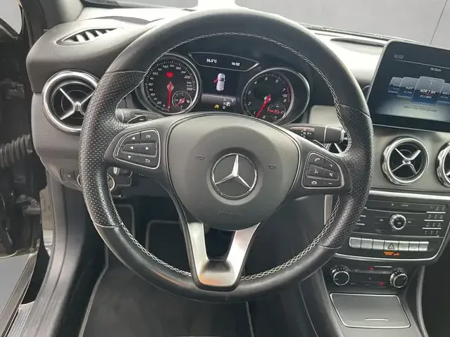 Mercedes-Benz GLA 180