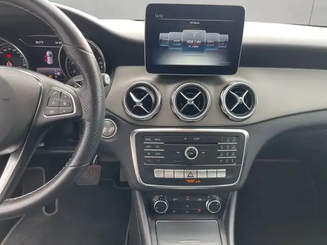 Mercedes-Benz GLA 180