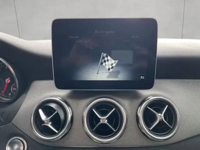 Mercedes-Benz GLA 180