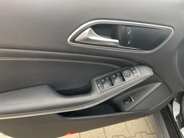 Mercedes-Benz GLA 180