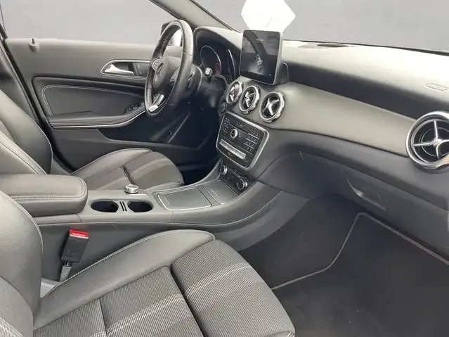 Mercedes-Benz GLA 180