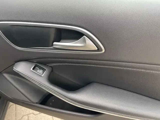 Mercedes-Benz GLA 180