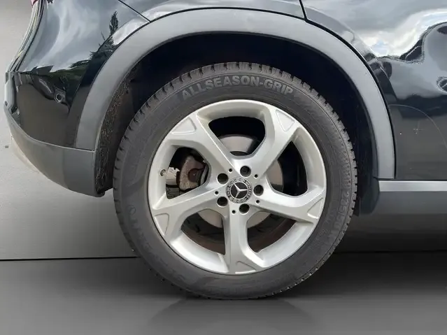 Mercedes-Benz GLA 180