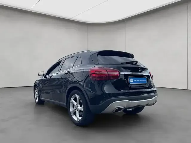 Mercedes-Benz GLA 180