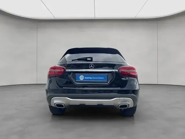 Mercedes-Benz GLA 180