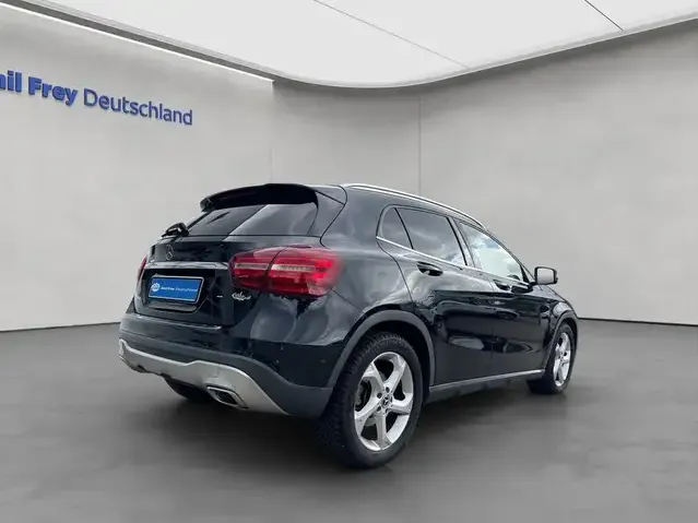 Mercedes-Benz GLA 180