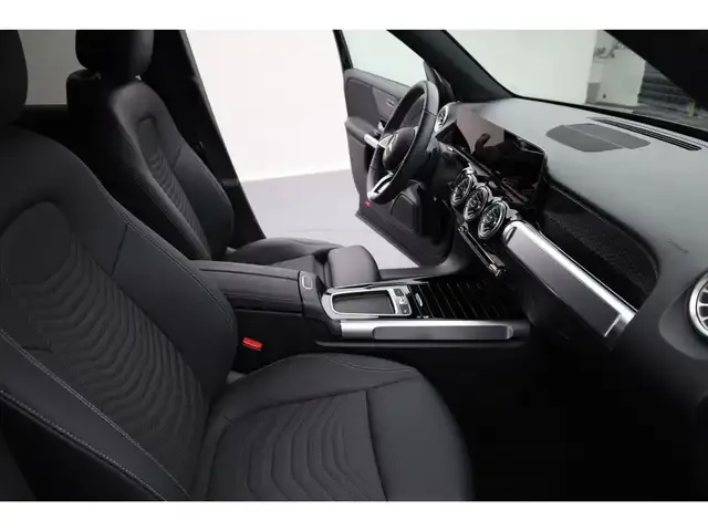 Mercedes-Benz EQB 300