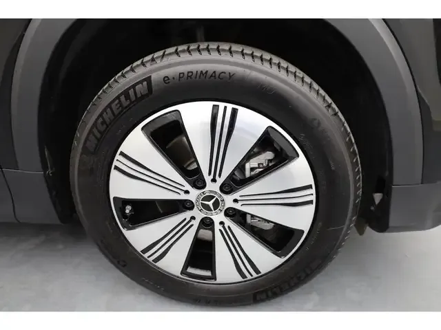 Mercedes-Benz EQB 300