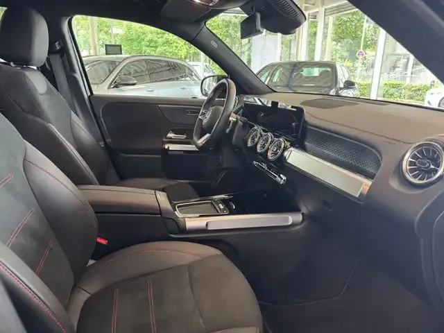 Mercedes-Benz EQB 300