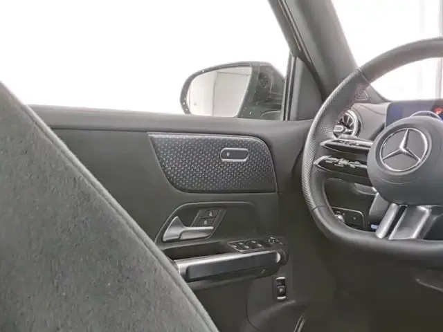 Mercedes-Benz EQB 300