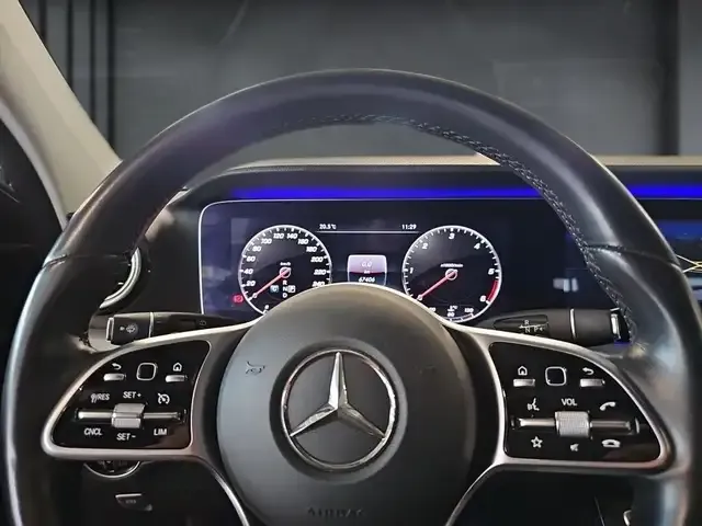 Mercedes-Benz E 200