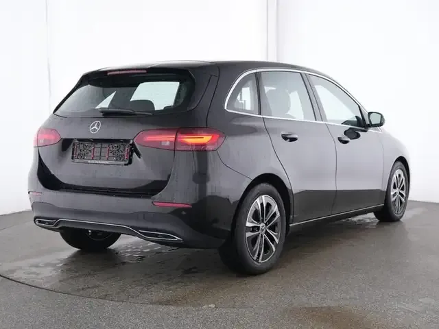 Mercedes-Benz B 220
